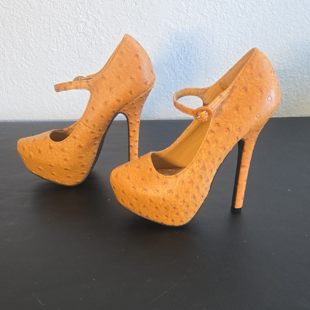 Dollhouse Tan Textured Heels - Picture 5 of 9
